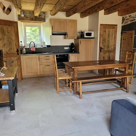 Maison 4 A 9 Personnes A La Campagne * Alleuze