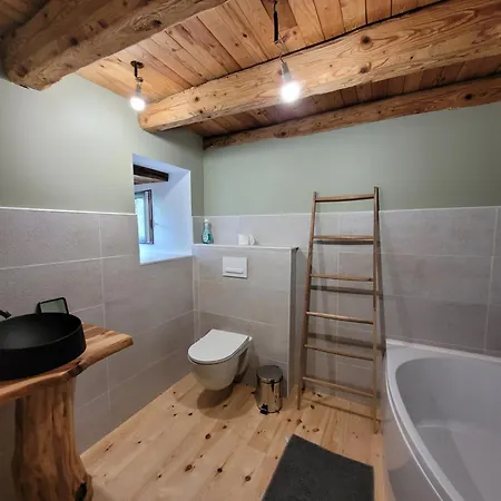 Maison 4 A 9 Personnes A La Campagne * Alleuze