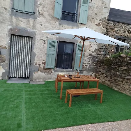 Maison 9 Personnes à La Campagne * Alleuze